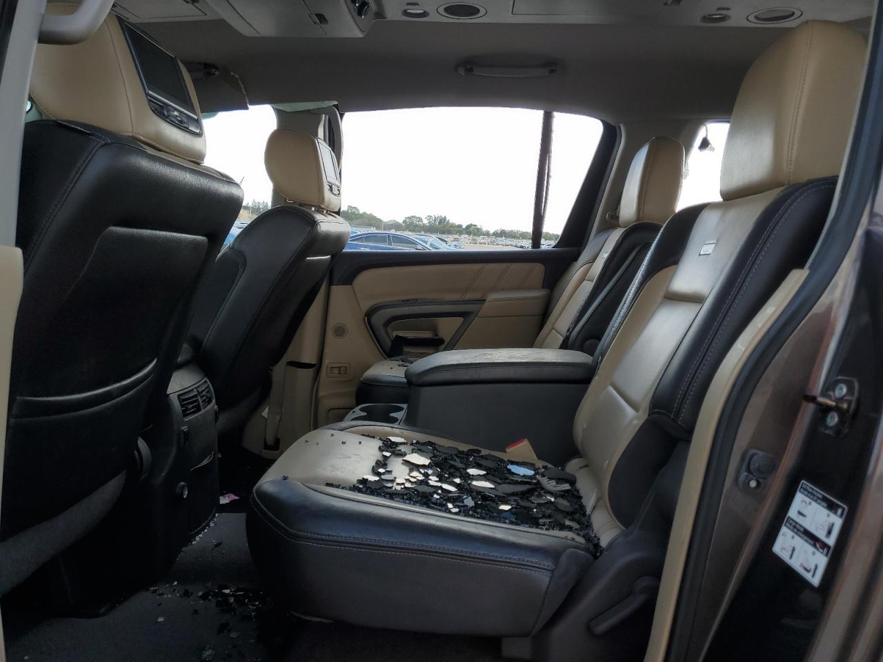 2015 Nissan Armada - Image 11