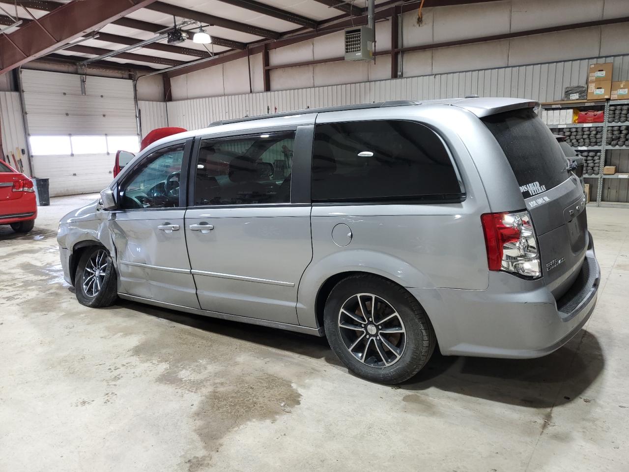 2017 Dodge Caravan - Image 2
