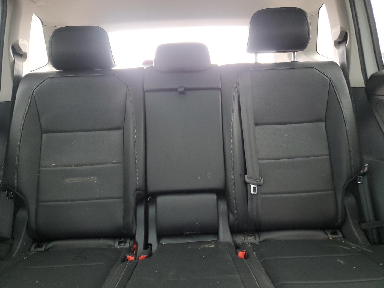 2018 Volkswagen Tiguan - Image 10