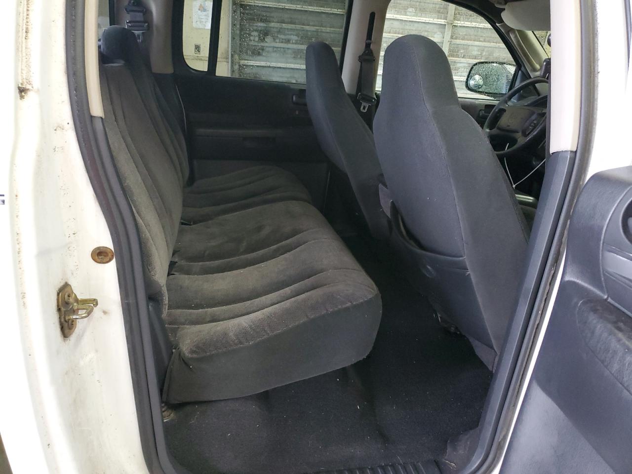 2002 Dodge Dakota - Image 10