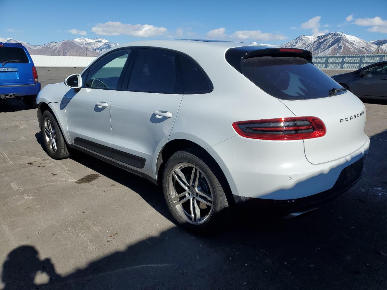 2017 Porsche Macan - Image 2