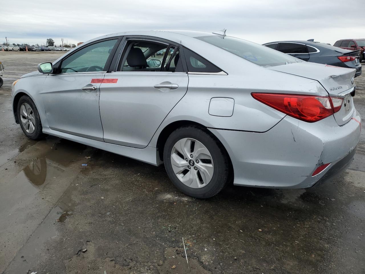 2014 Hyundai Sonata - Image 2