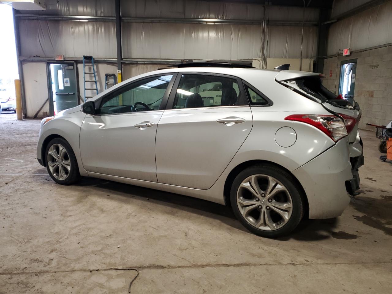 2013 Hyundai Elantra - Image 2