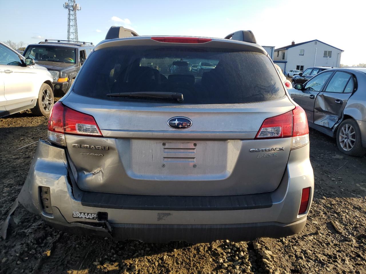 2010 Subaru Outback - Image 6