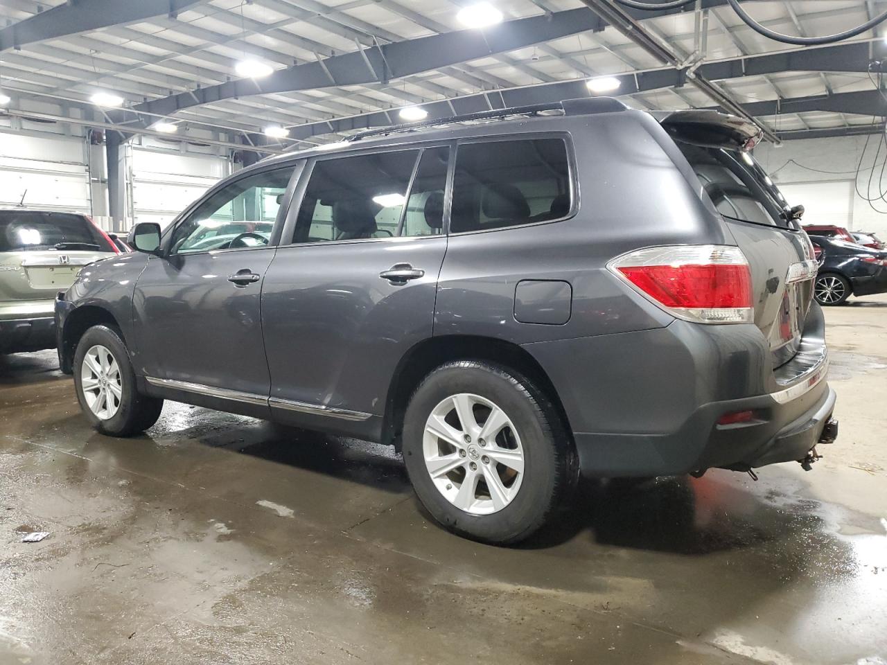 2013 Toyota Highlander - Image 2