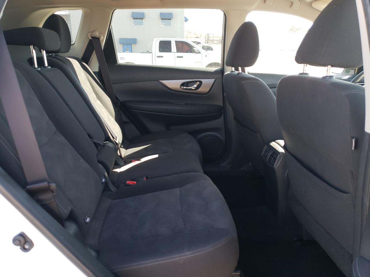 2016 Nissan Rogue - Image 12