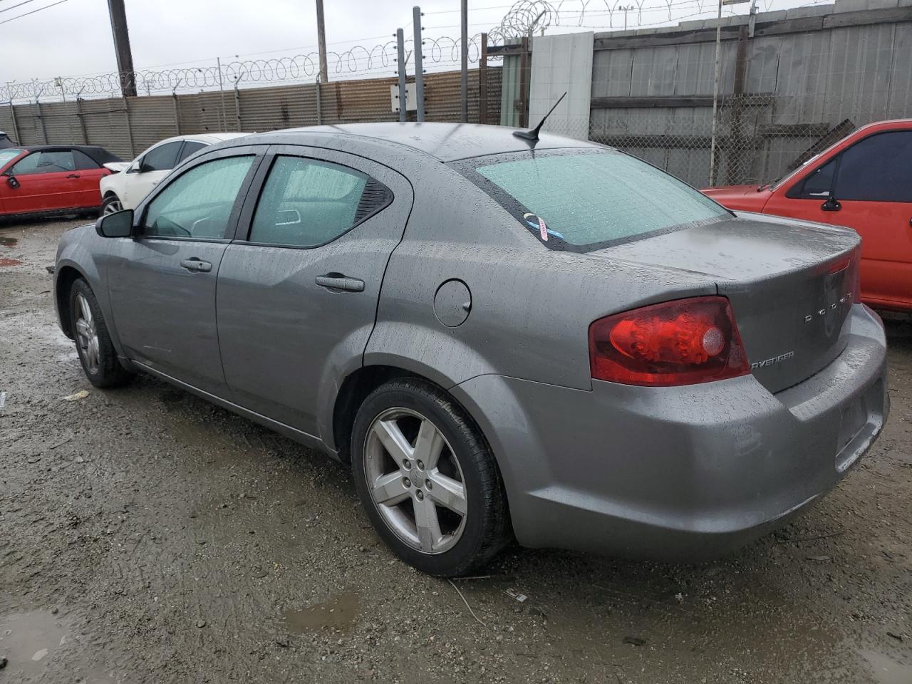2013 Dodge Avenger - Image 2