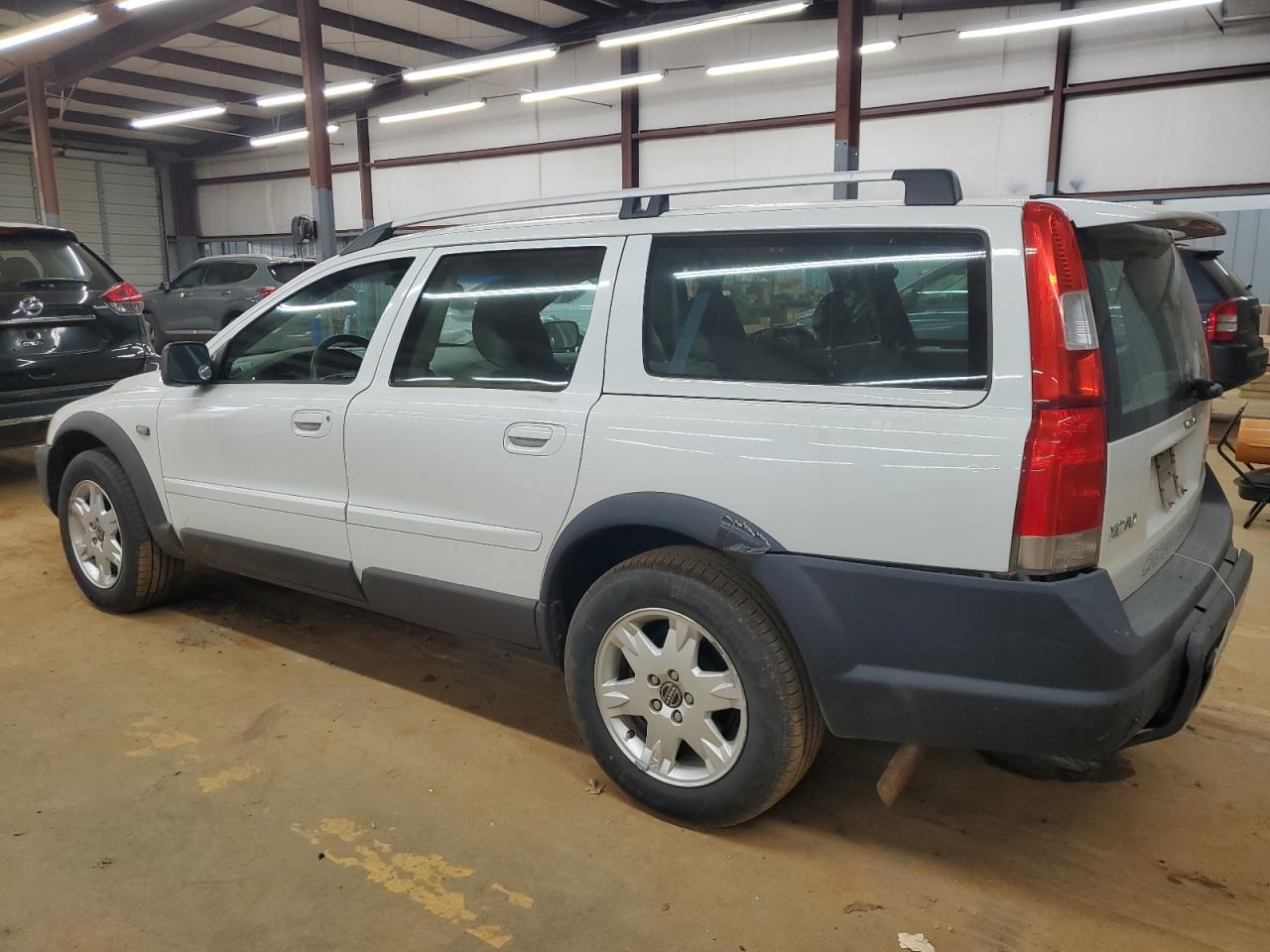 2005 Volvo XC70 - Image 2