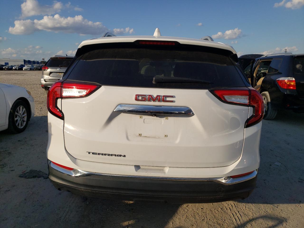2022 GMC Terrain - Image 6