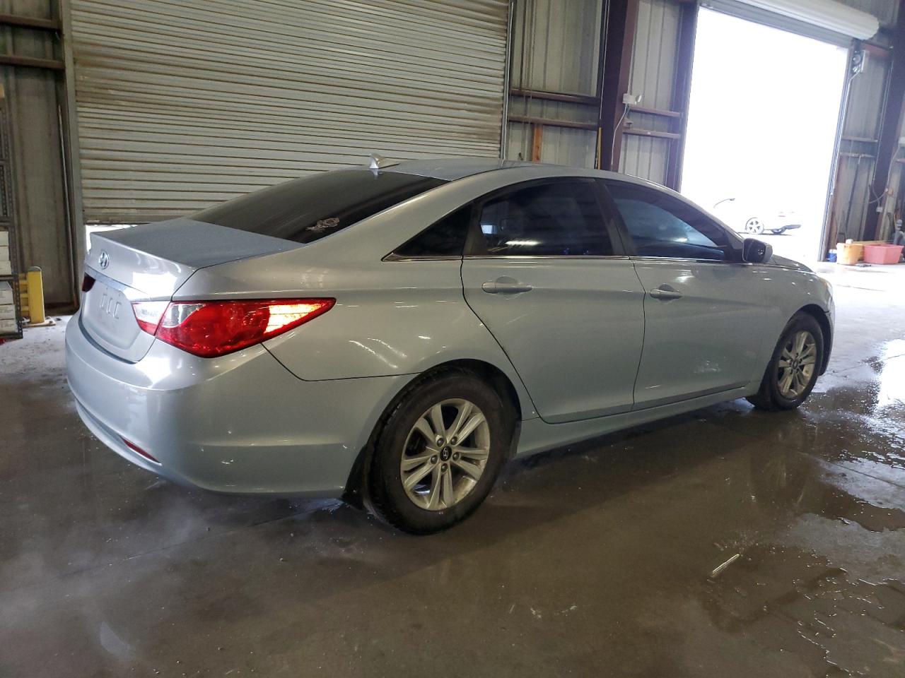 2011 Hyundai Sonata - Image 3