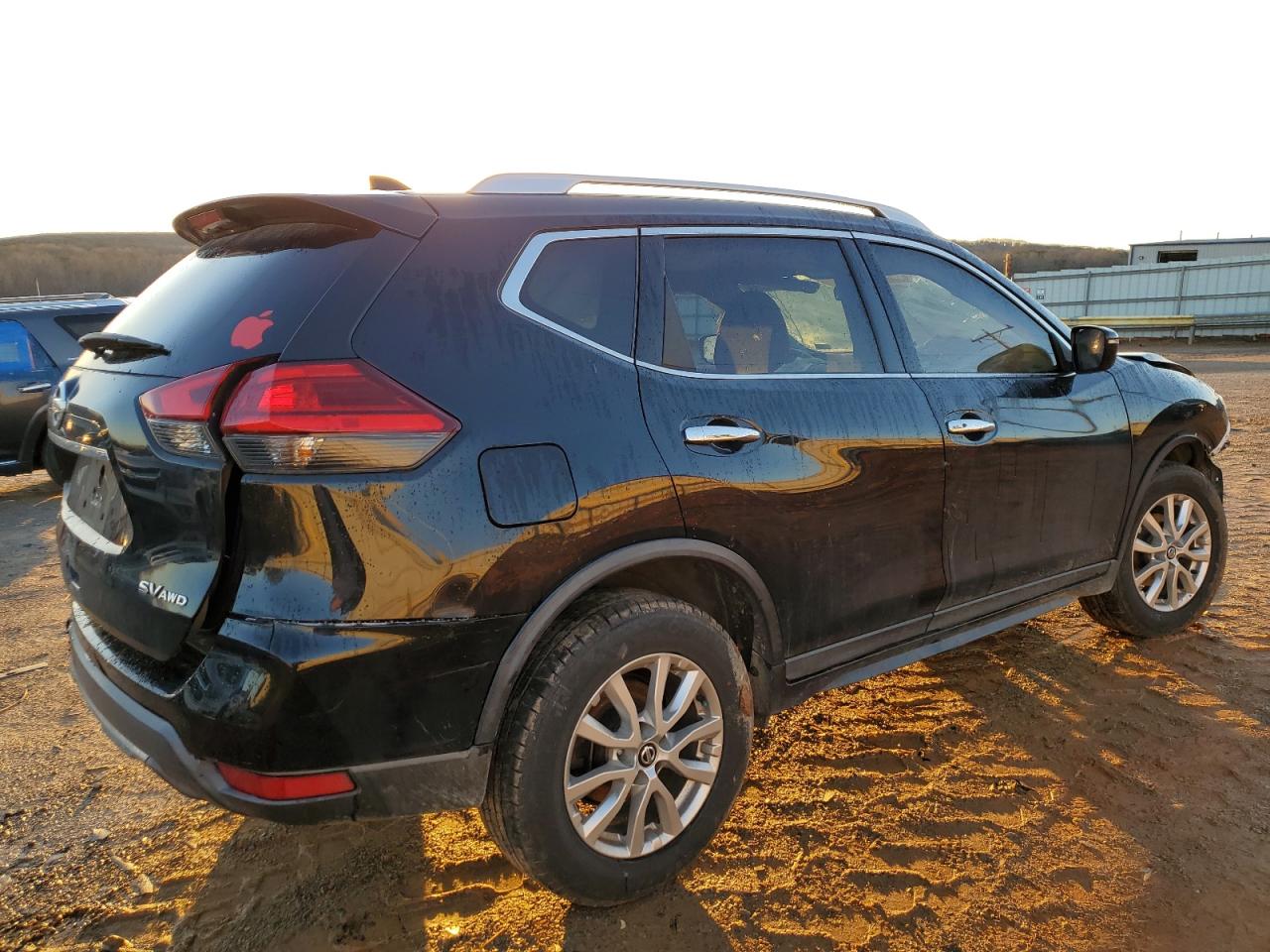 2017 Nissan Rogue - Image 3