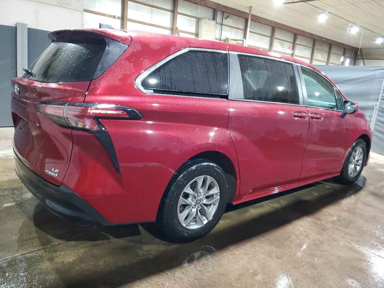 2022 Toyota Sienna - Image 3