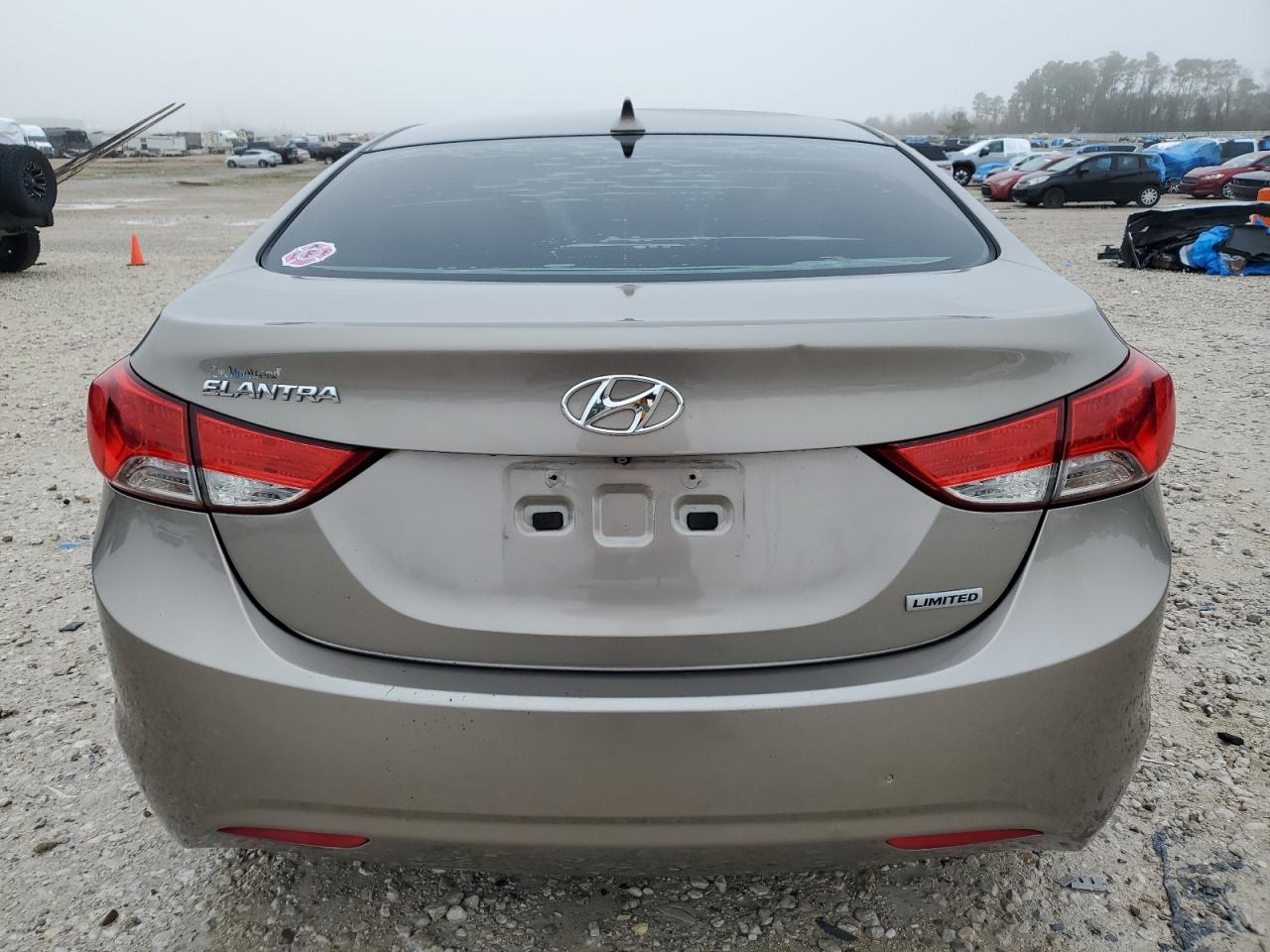 2013 Hyundai Elantra - Image 6