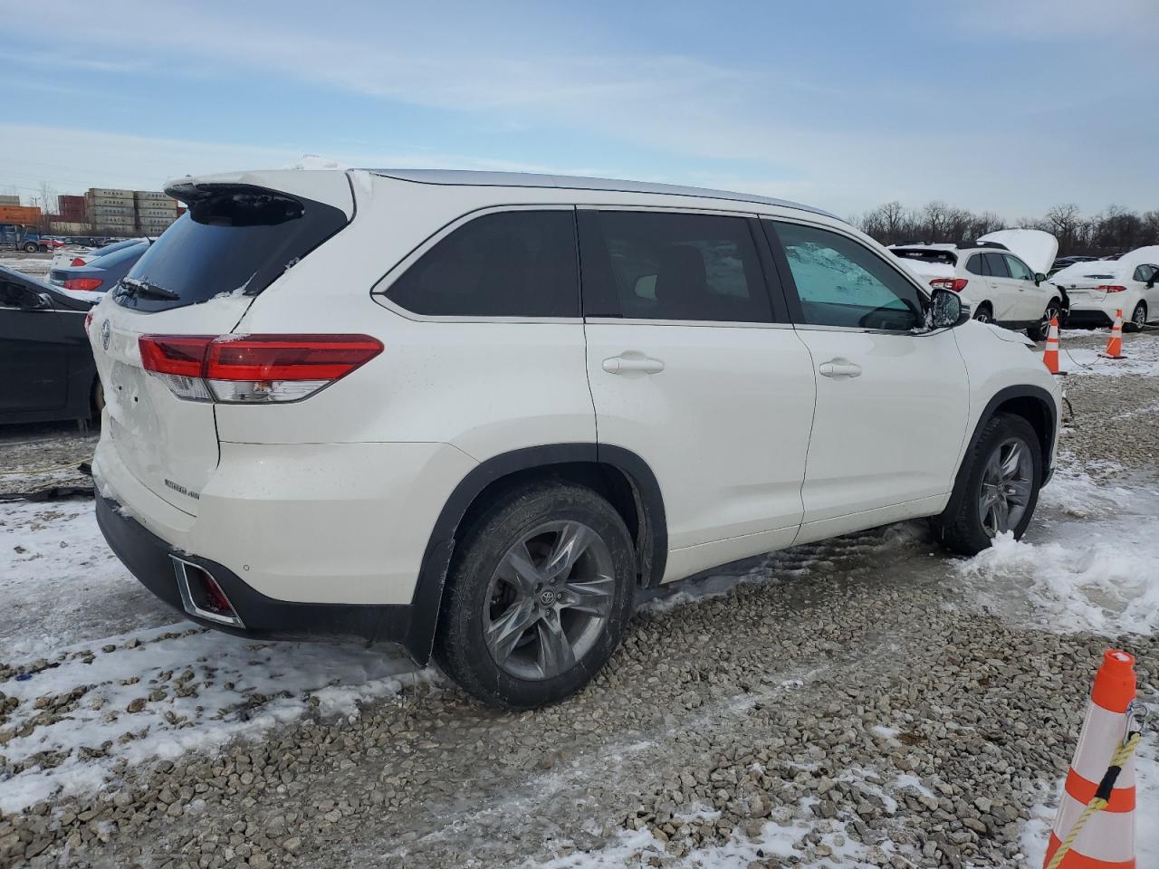 2017 Toyota Highlander - Image 3