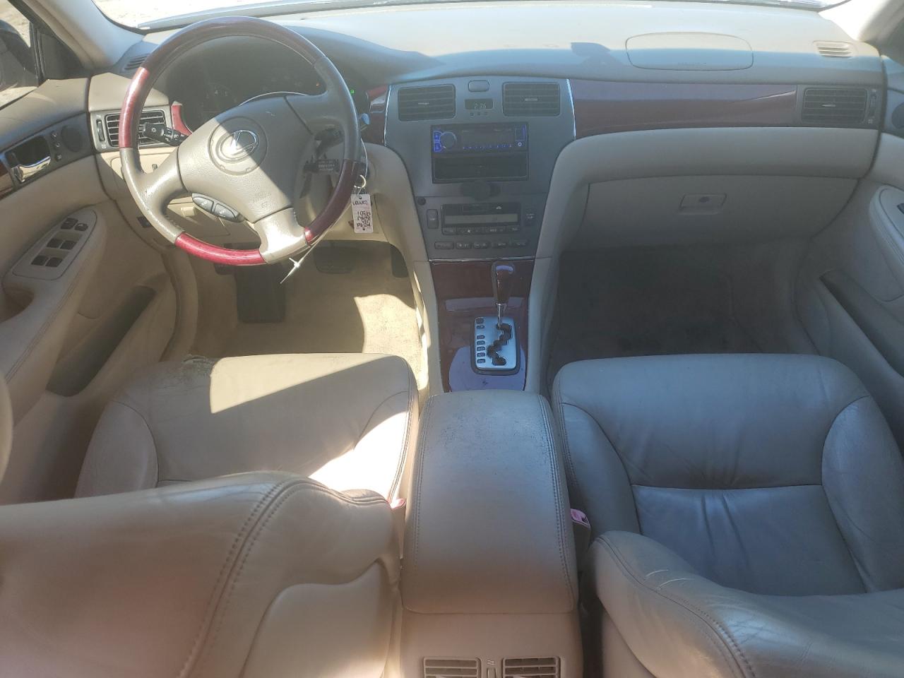 2004 Lexus ES - Image 8