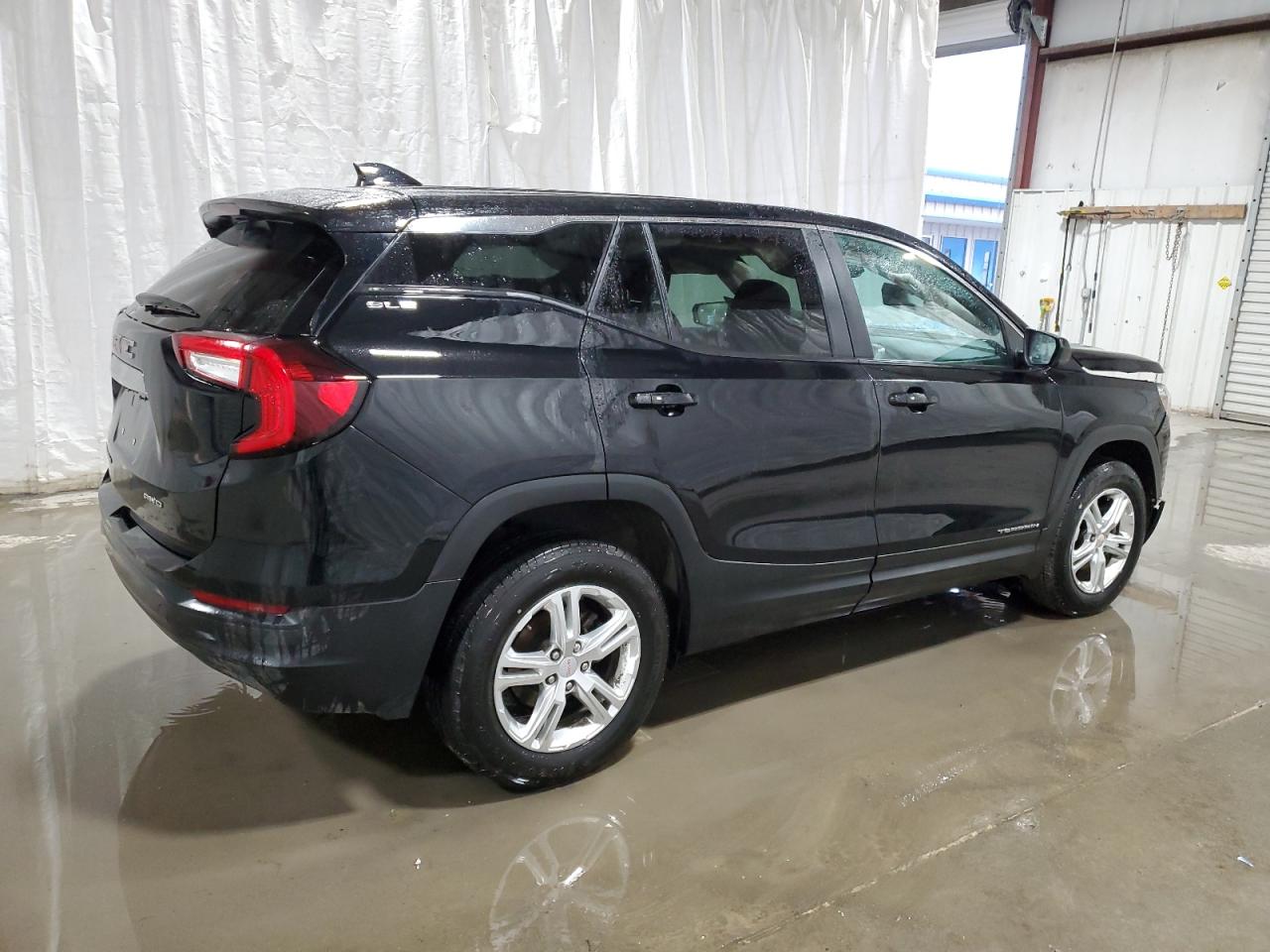 2022 GMC Terrain - Image 3
