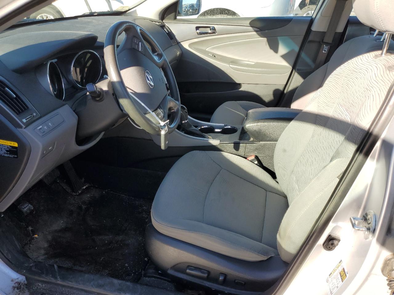 2012 Hyundai Sonata - Image 7
