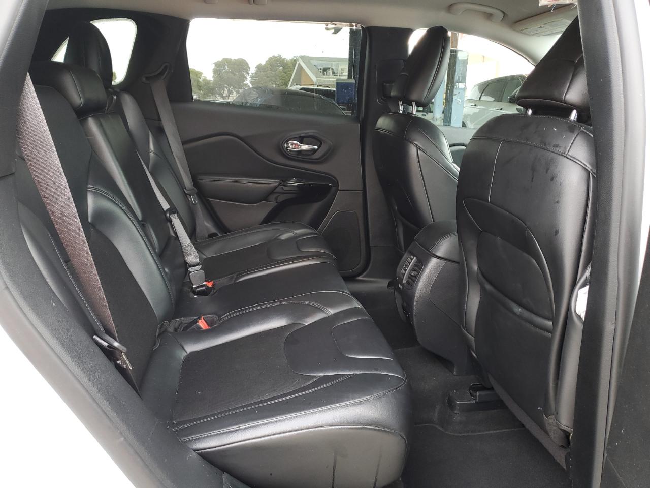 2020 Jeep Grand Cherokee - Image 10