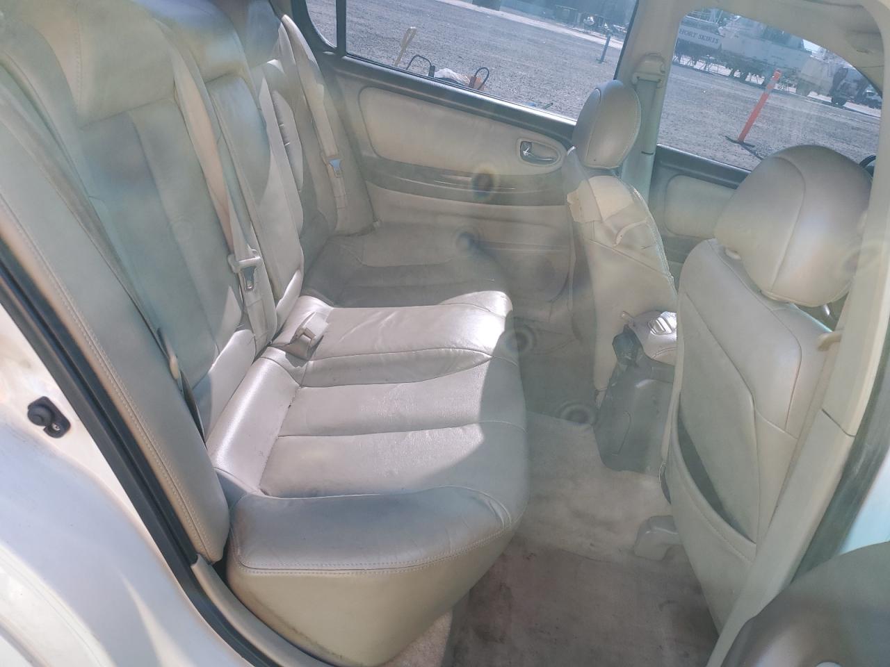 2000 Nissan Maxima - Image 10