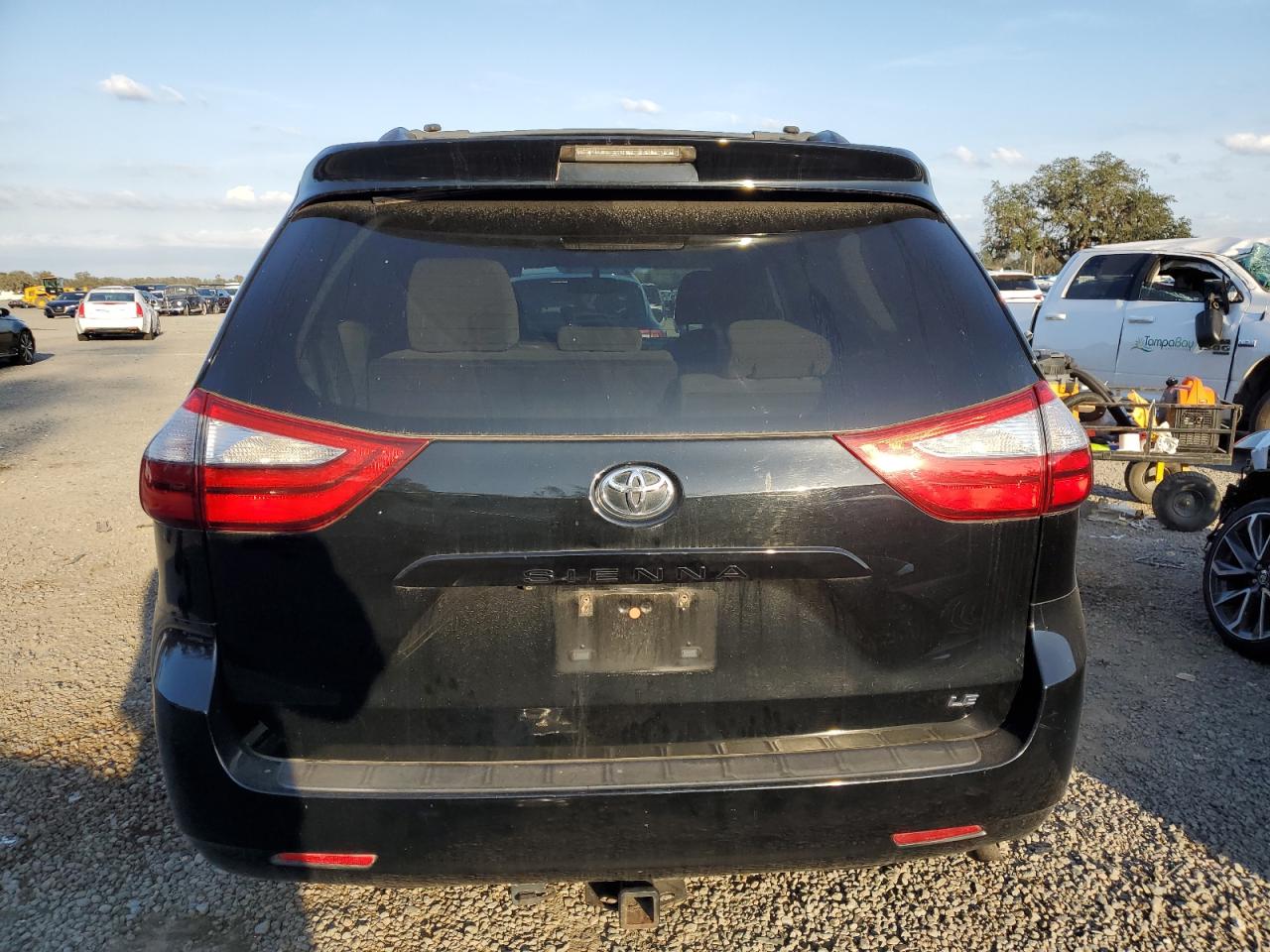 2015 Toyota Sienna - Image 6