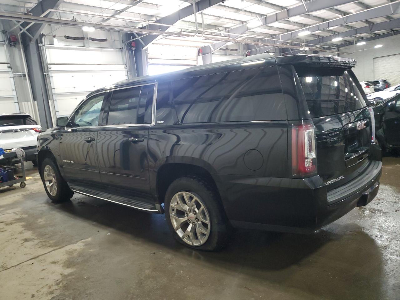 2015 GMC Yukon - Image 2
