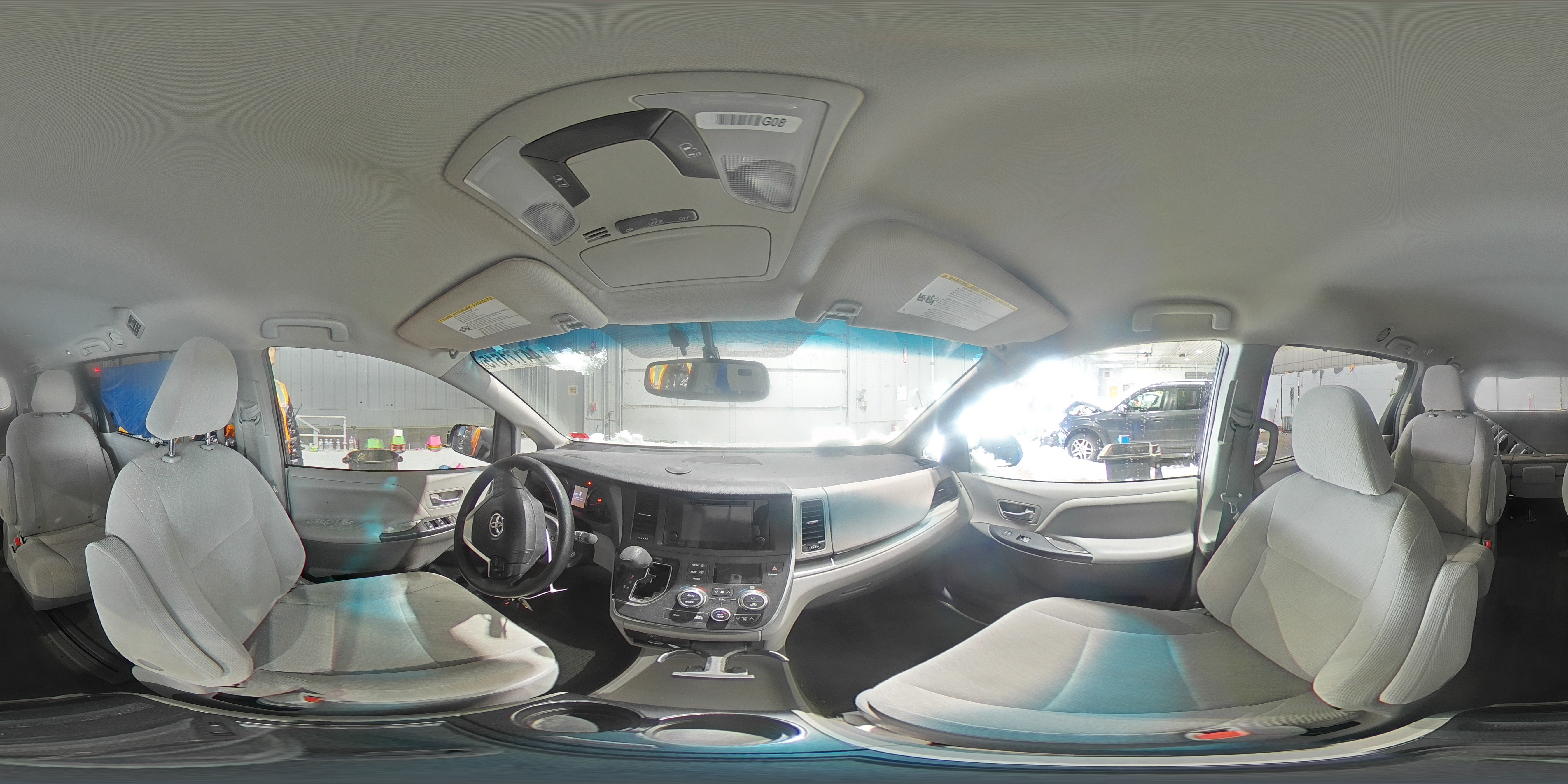 2017 Toyota Sienna - Image 16