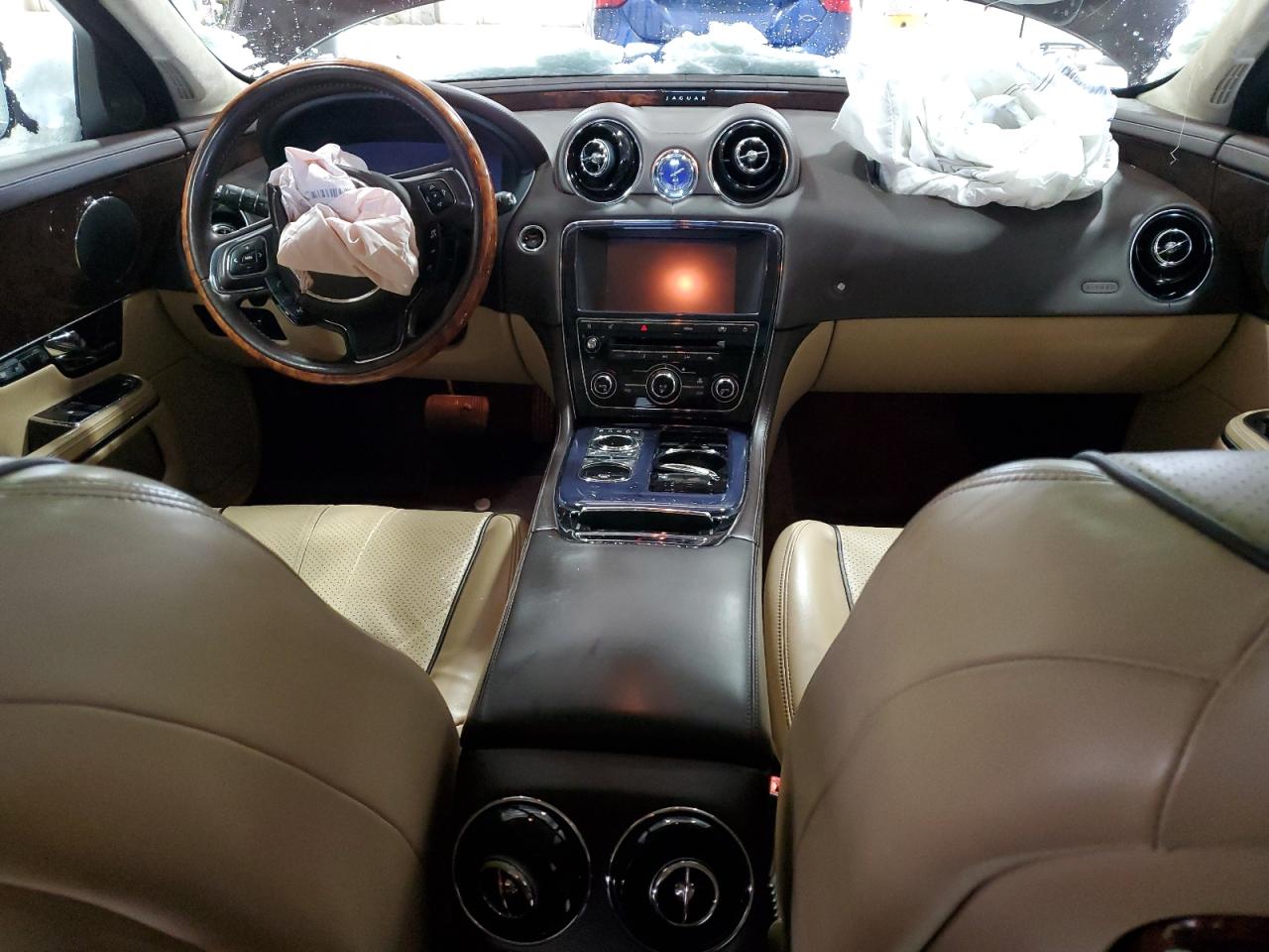 2011 Jaguar XJ - Image 8