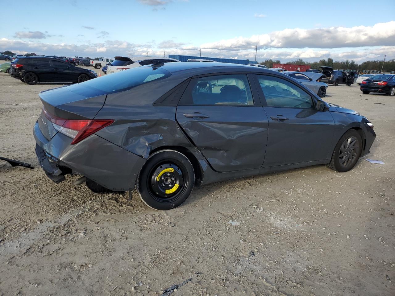 2024 Hyundai Elantra - Image 3