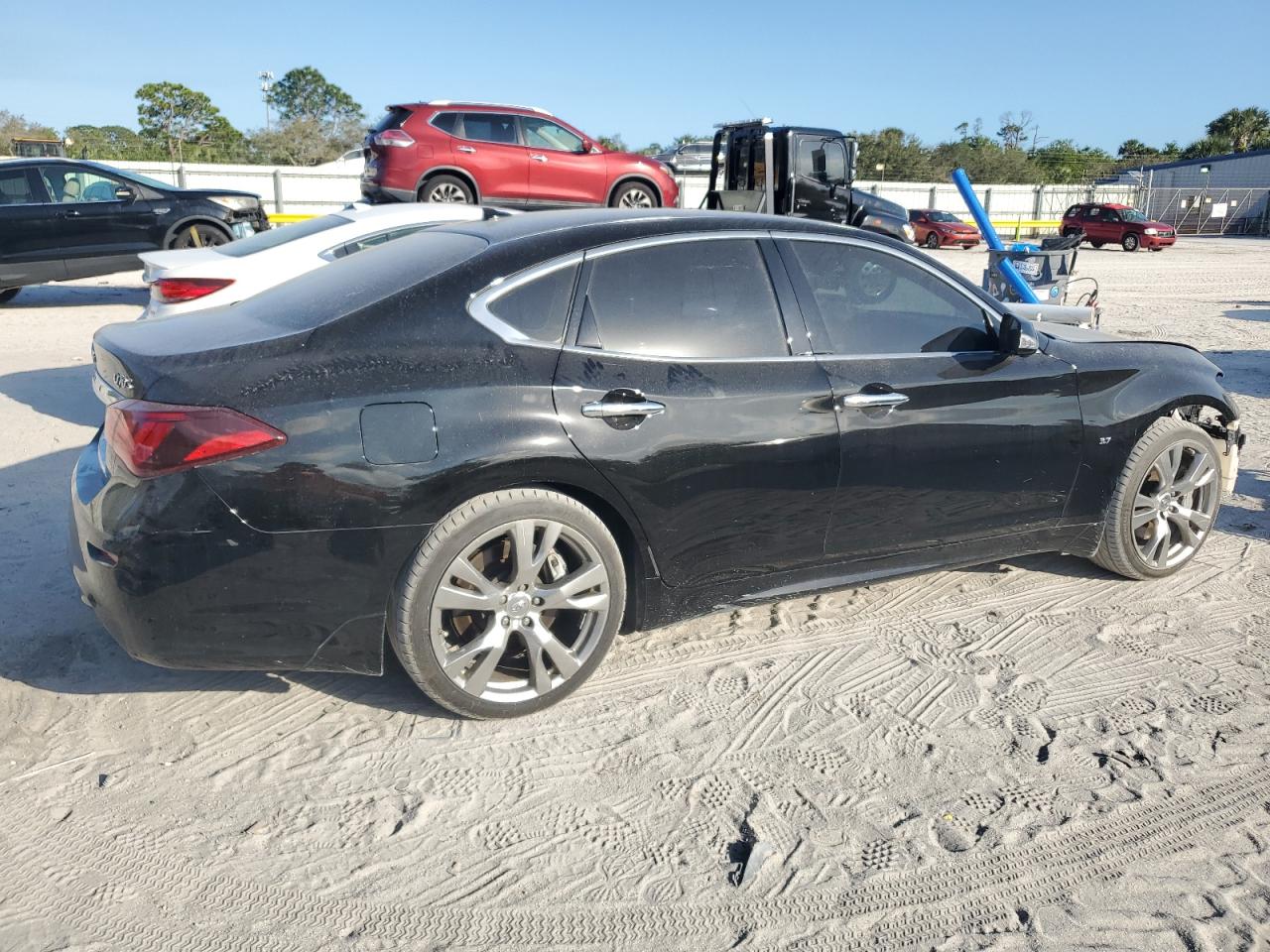 2015 Infiniti Q70 - Image 3