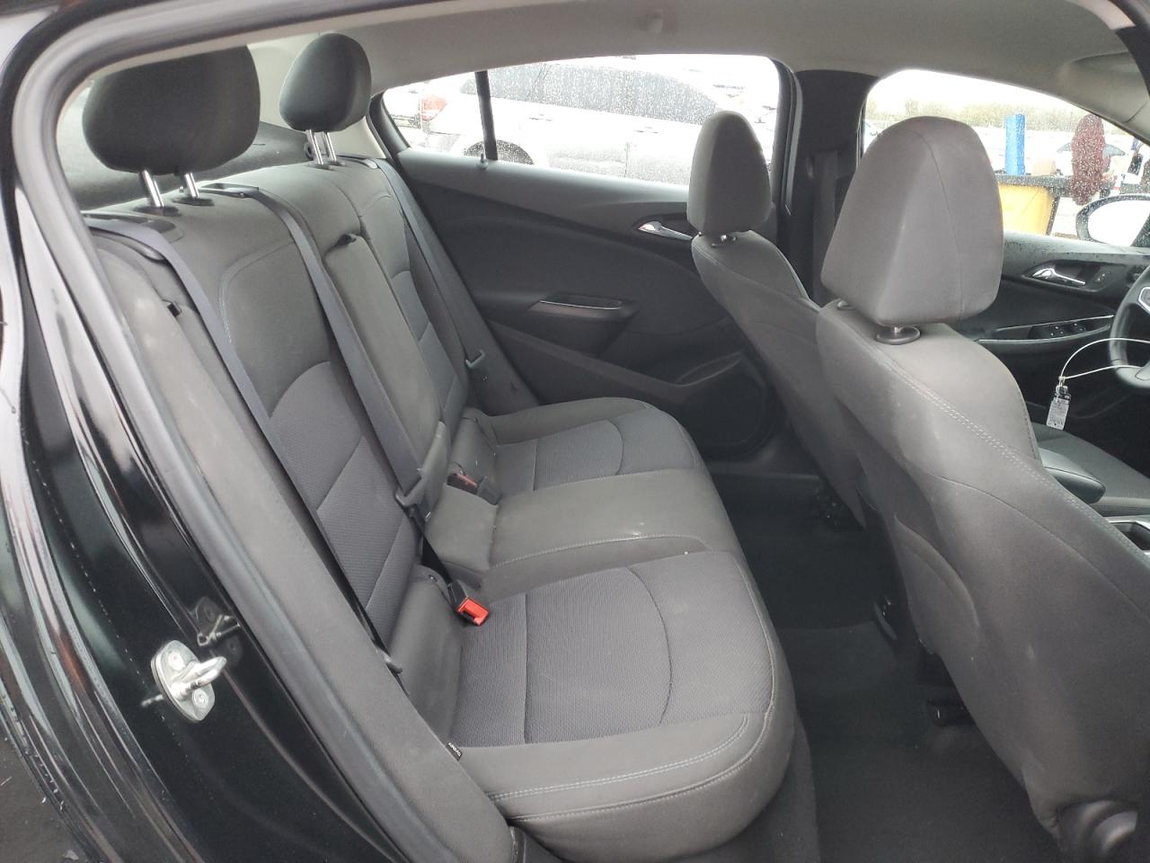 2018 Chevrolet Cruze - Image 10