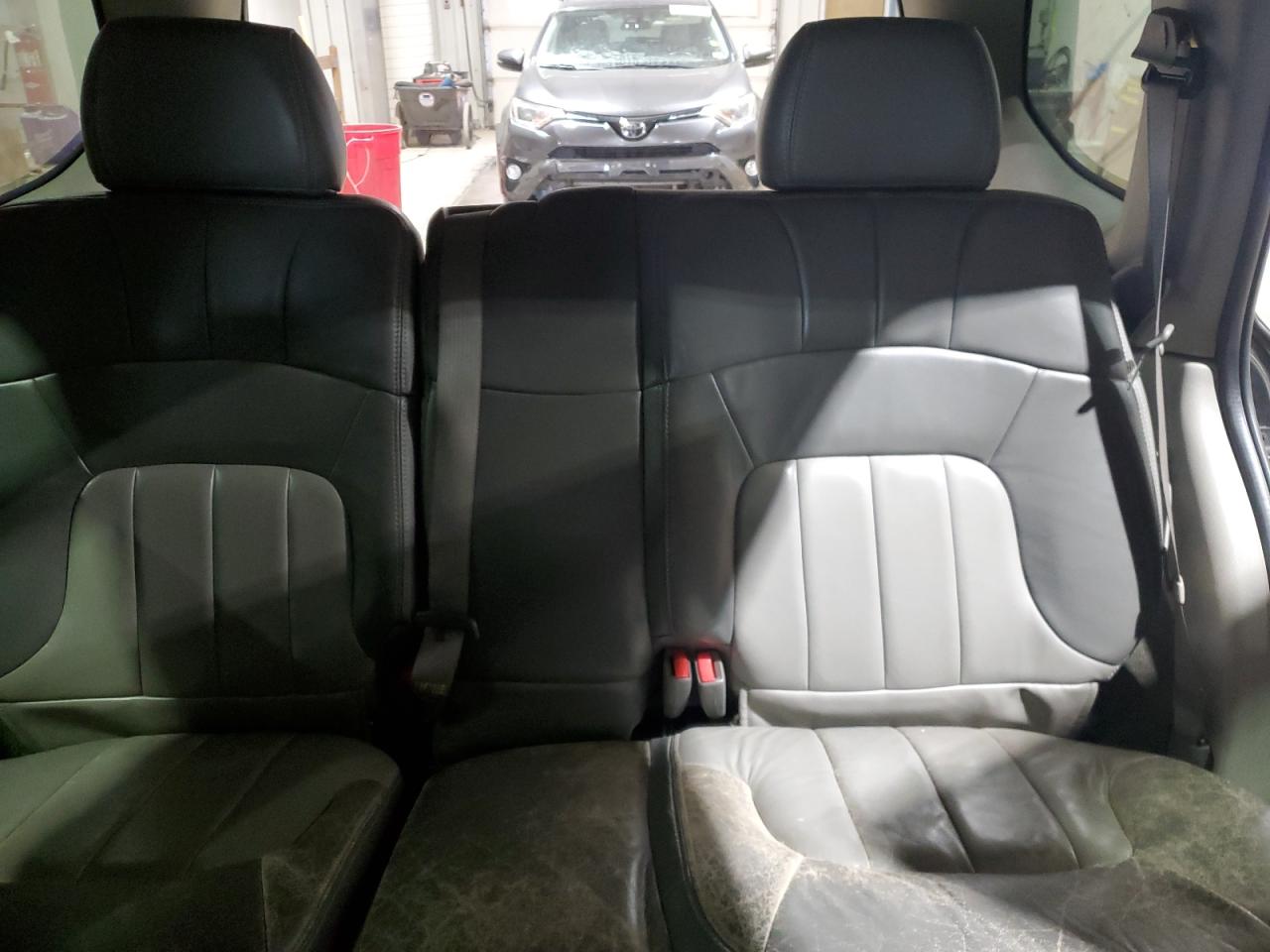 2003 GMC Envoy - Image 10