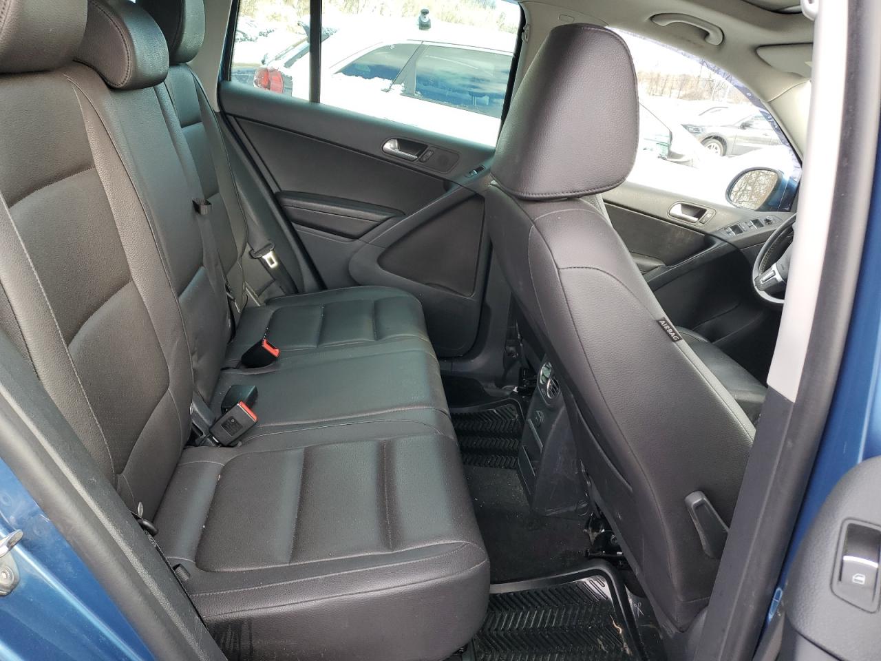 2017 Volkswagen Tiguan - Image 11
