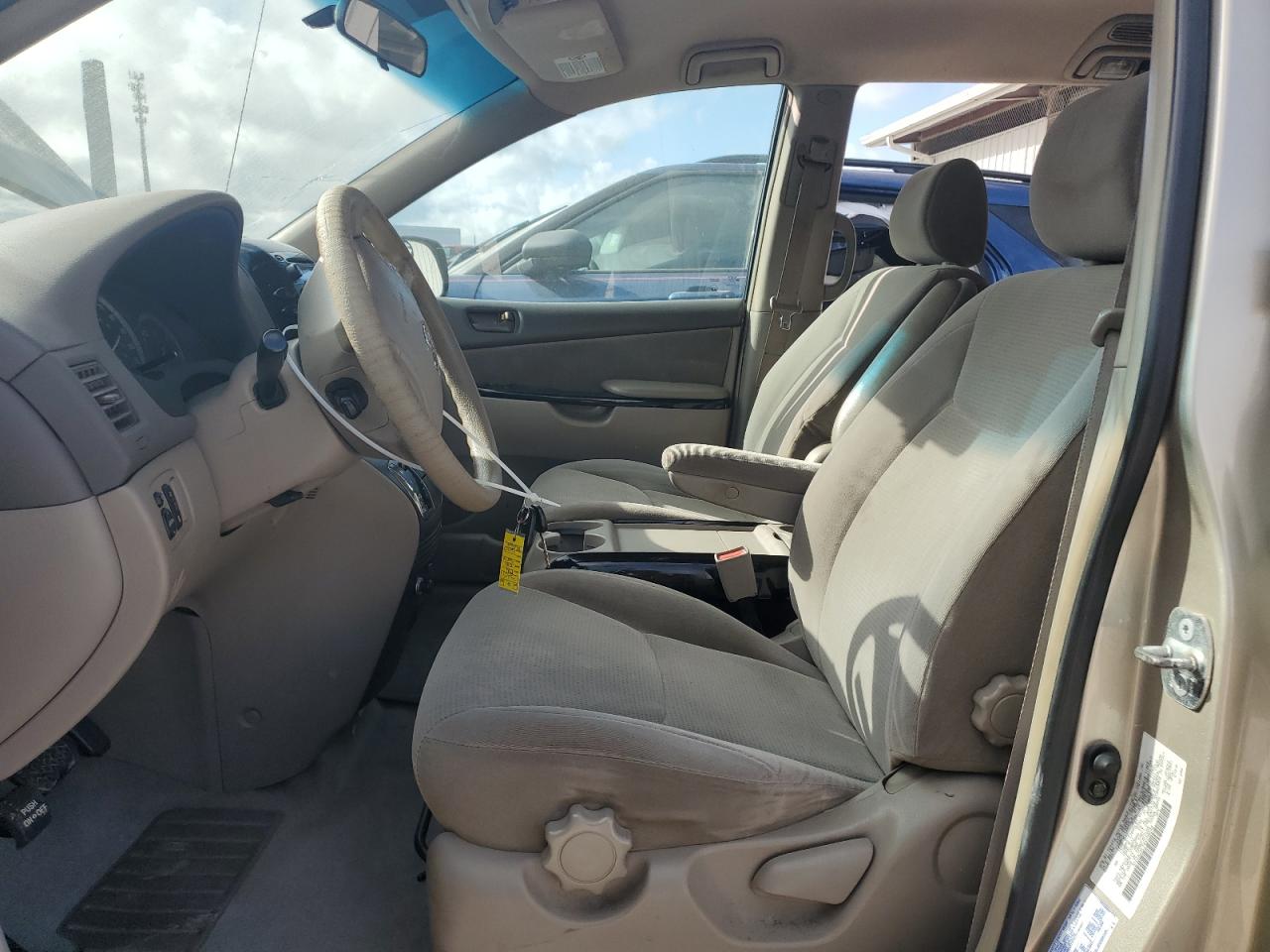 2004 Toyota Sienna - Image 7
