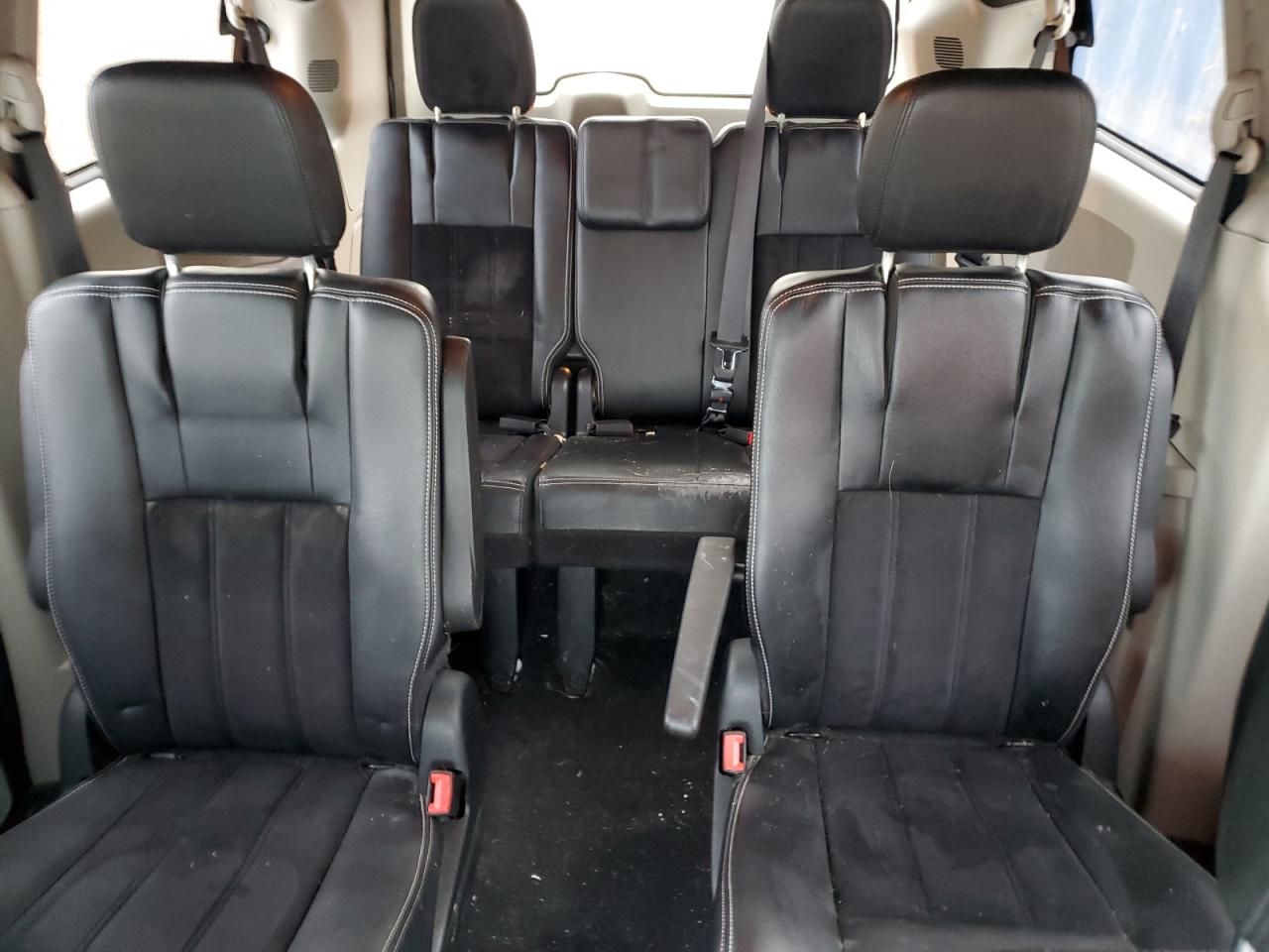 2017 Dodge Caravan - Image 10
