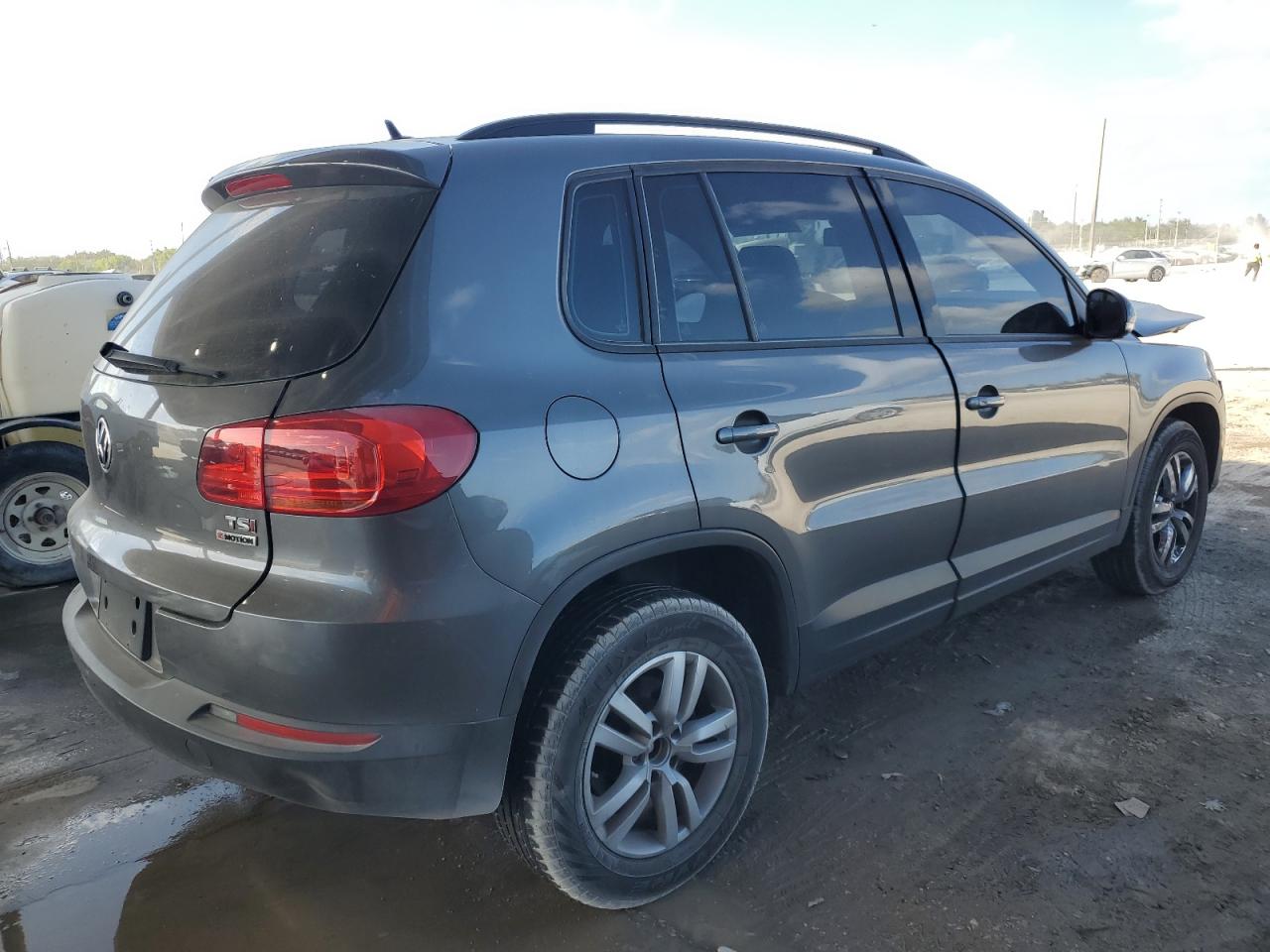 2016 Volkswagen Tiguan - Image 3