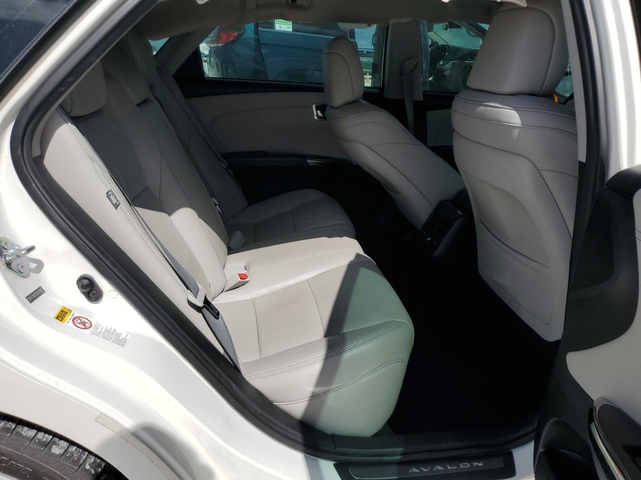 2014 Toyota Avalon - Image 11