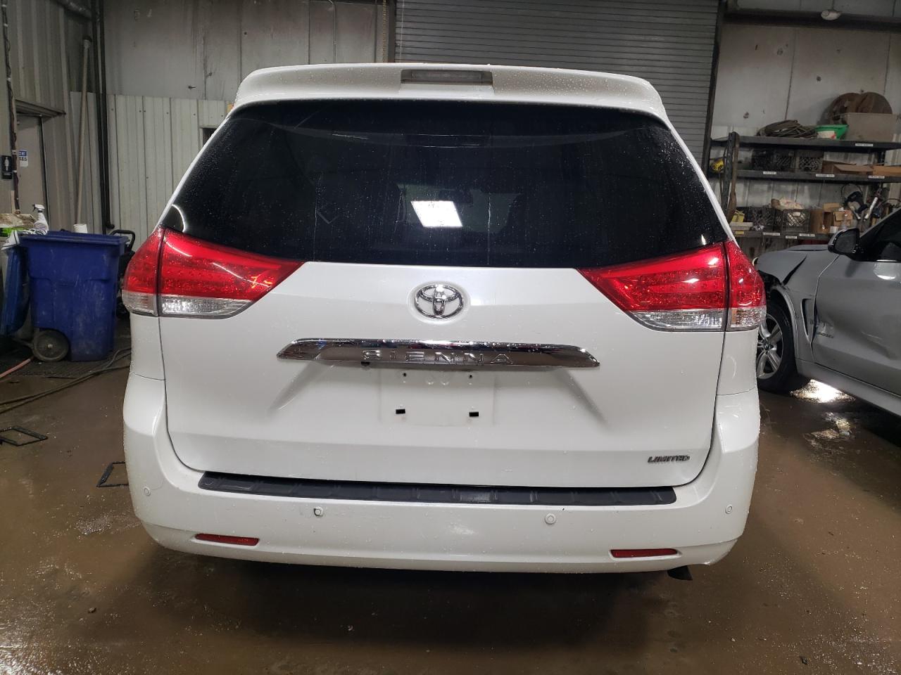 2013 Toyota Sienna - Image 6