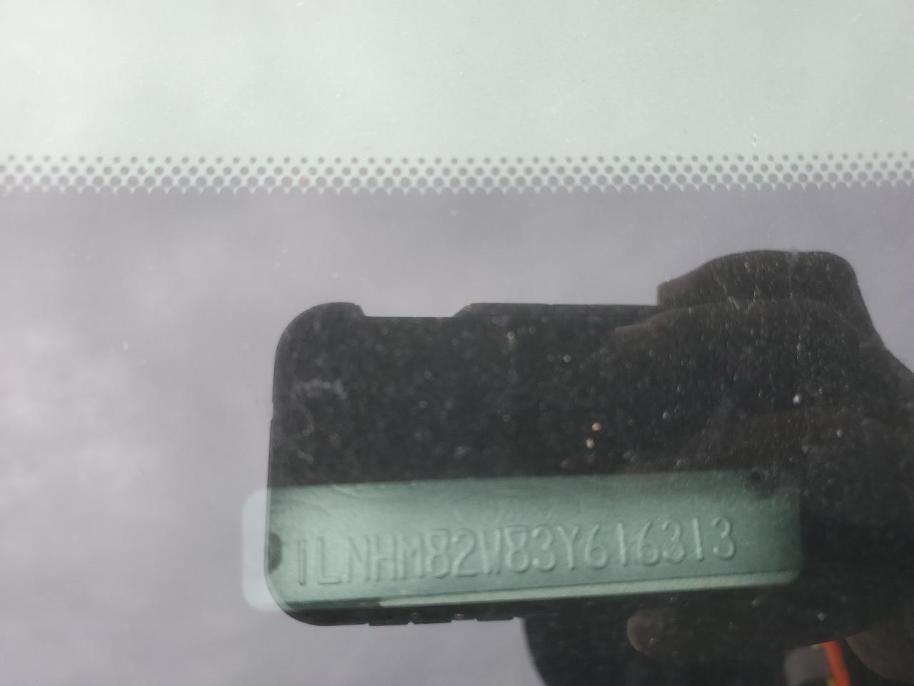 2003 Lincoln Town Car - Image 12