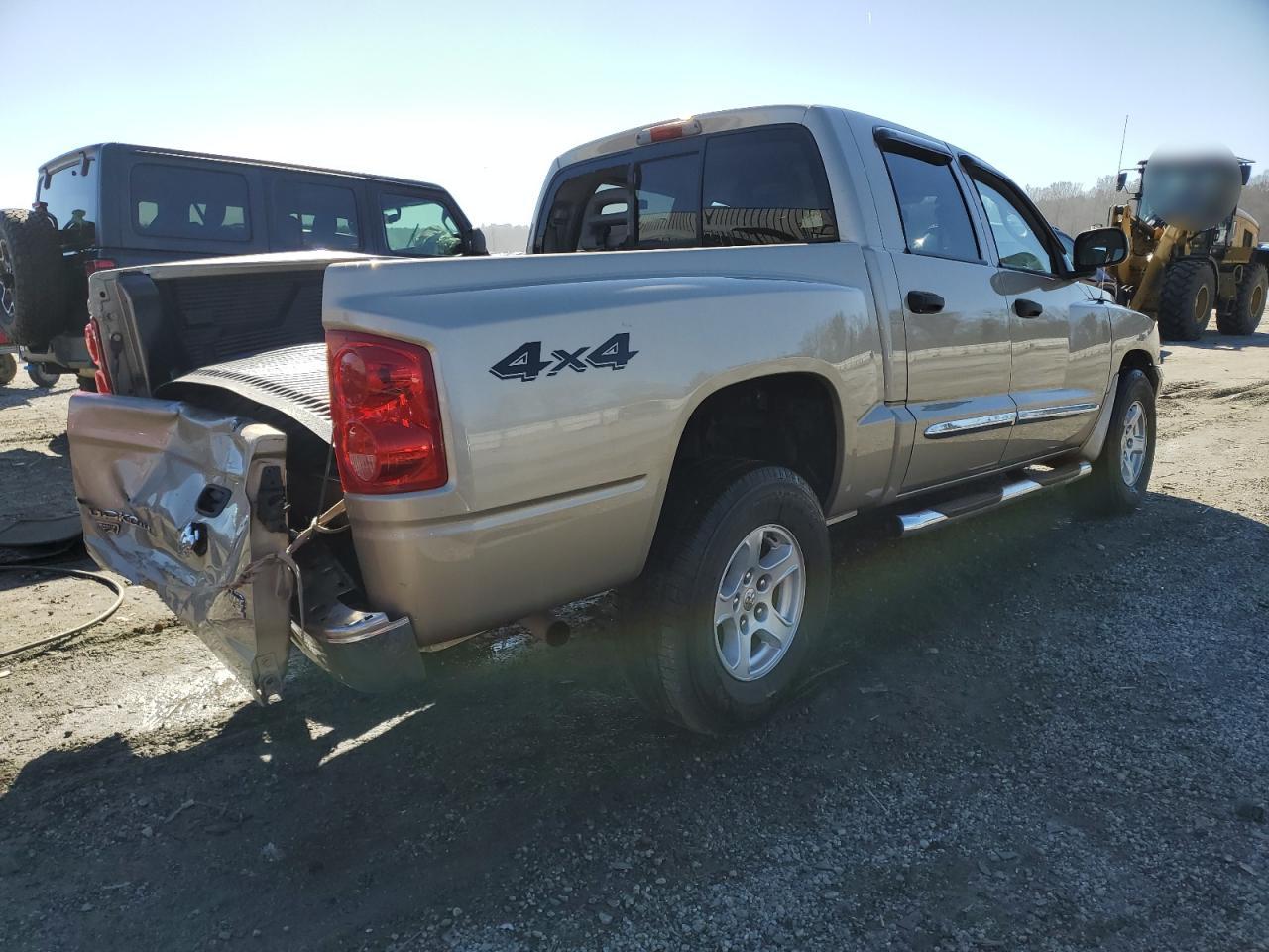 2005 Dodge Dakota - Image 3