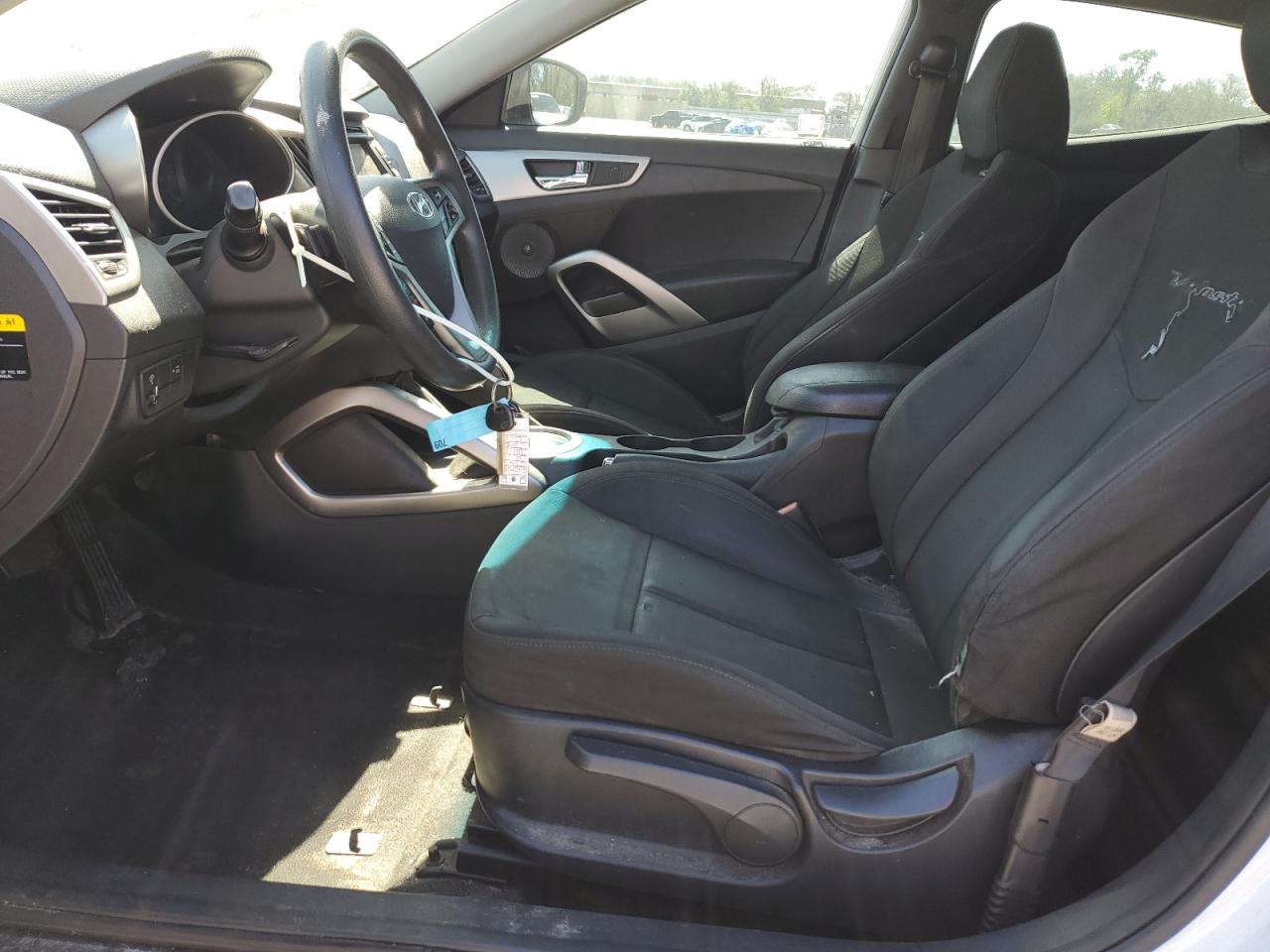 2016 Hyundai Veloster - Image 7