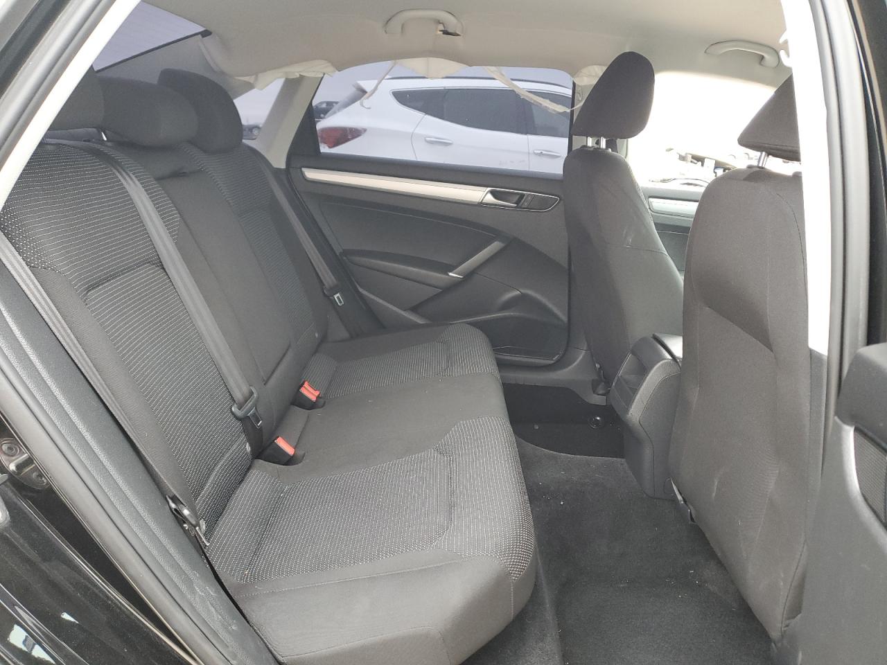 2016 Volkswagen Passat - Image 10