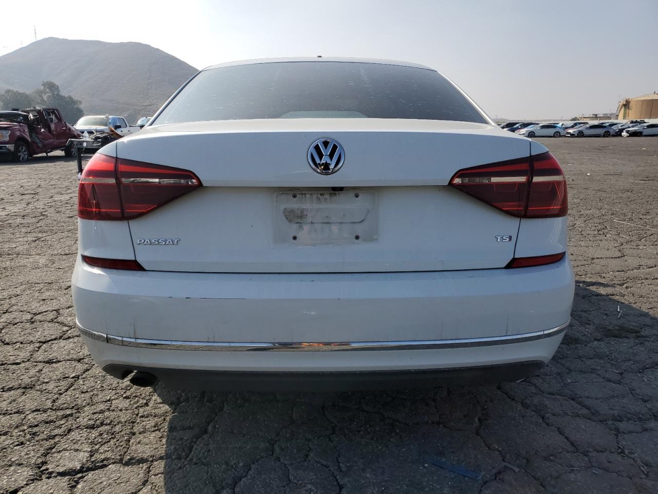 2018 Volkswagen Passat - Image 6