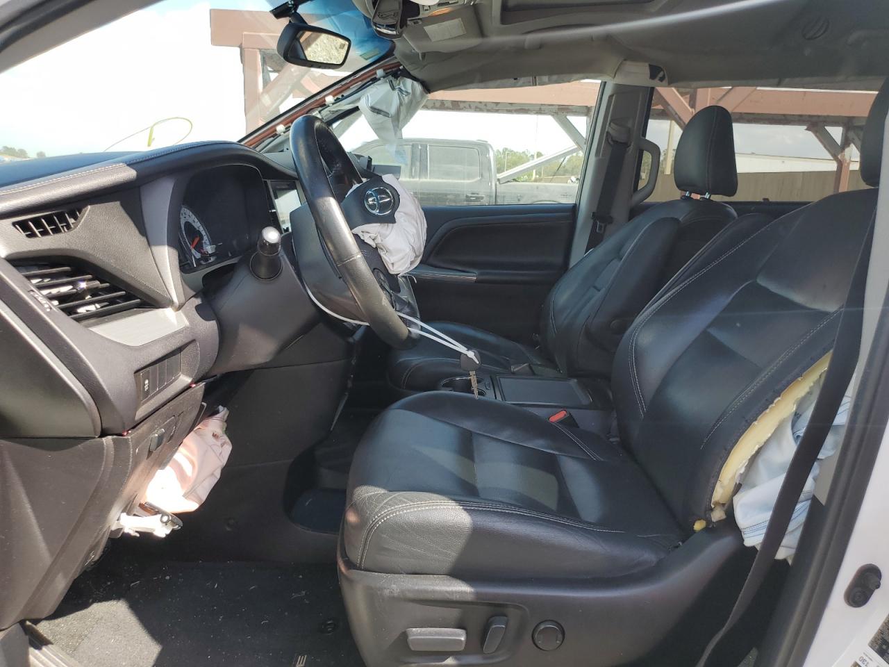 2015 Toyota Sienna - Image 7