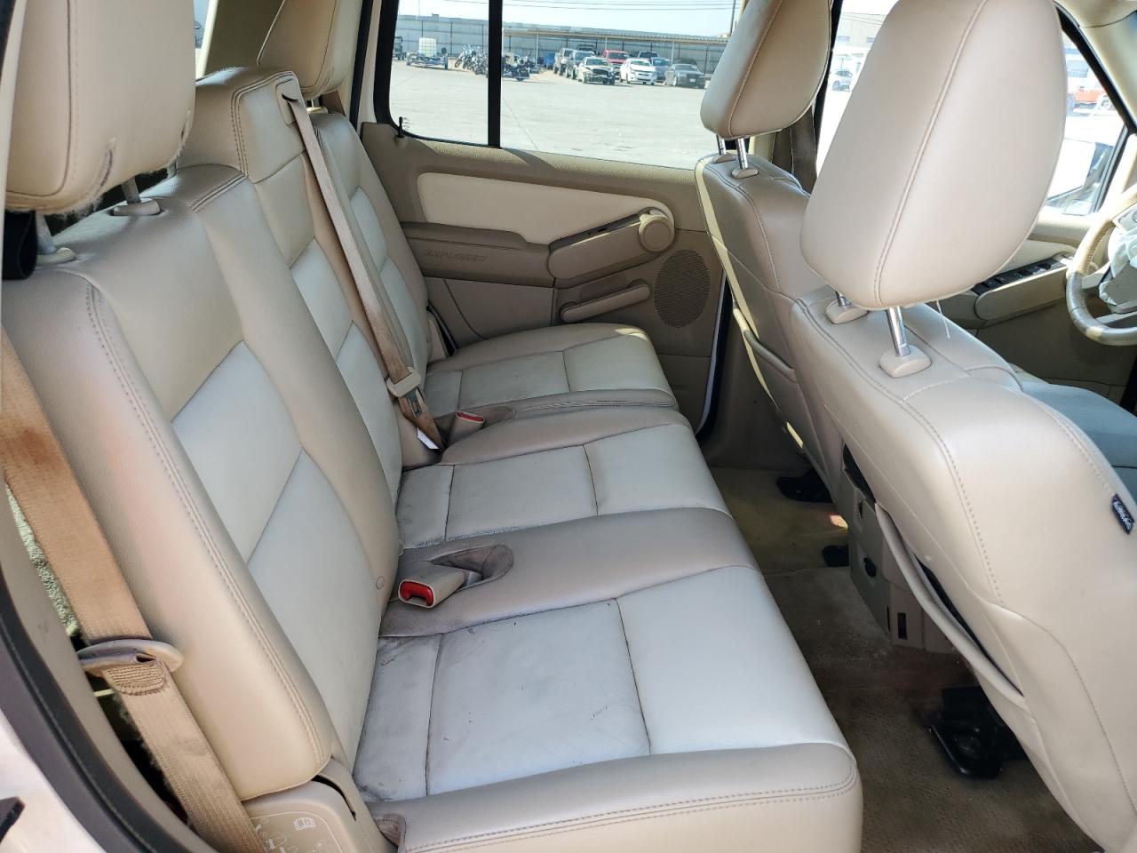 2010 Ford Explorer - Image 11