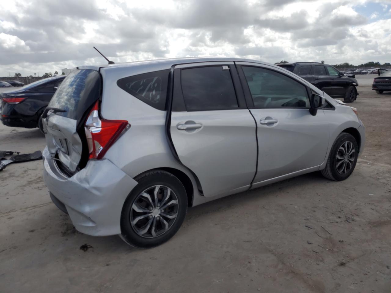 2019 Nissan Versa - Image 3