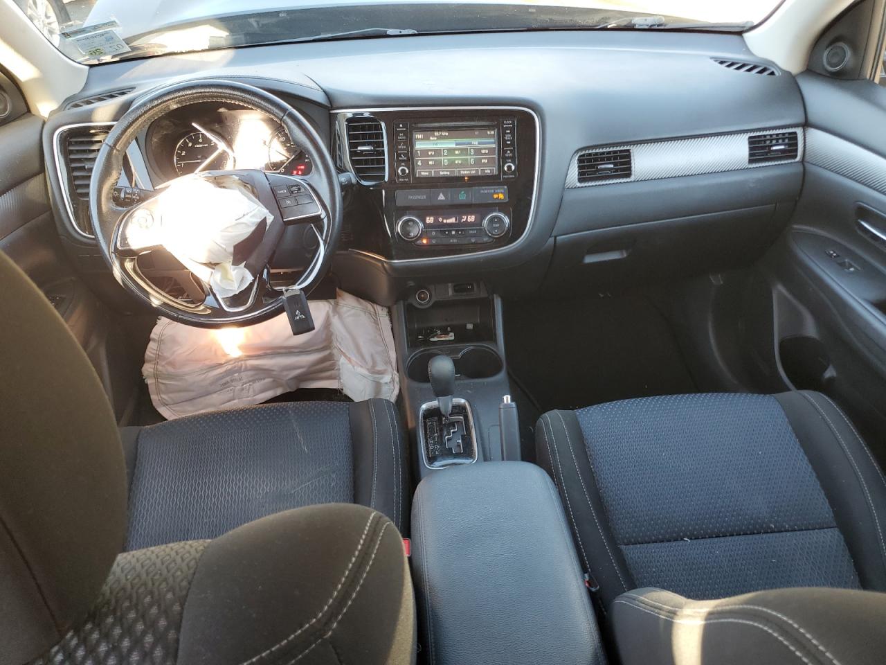 2016 Mitsubishi Outlander - Image 8