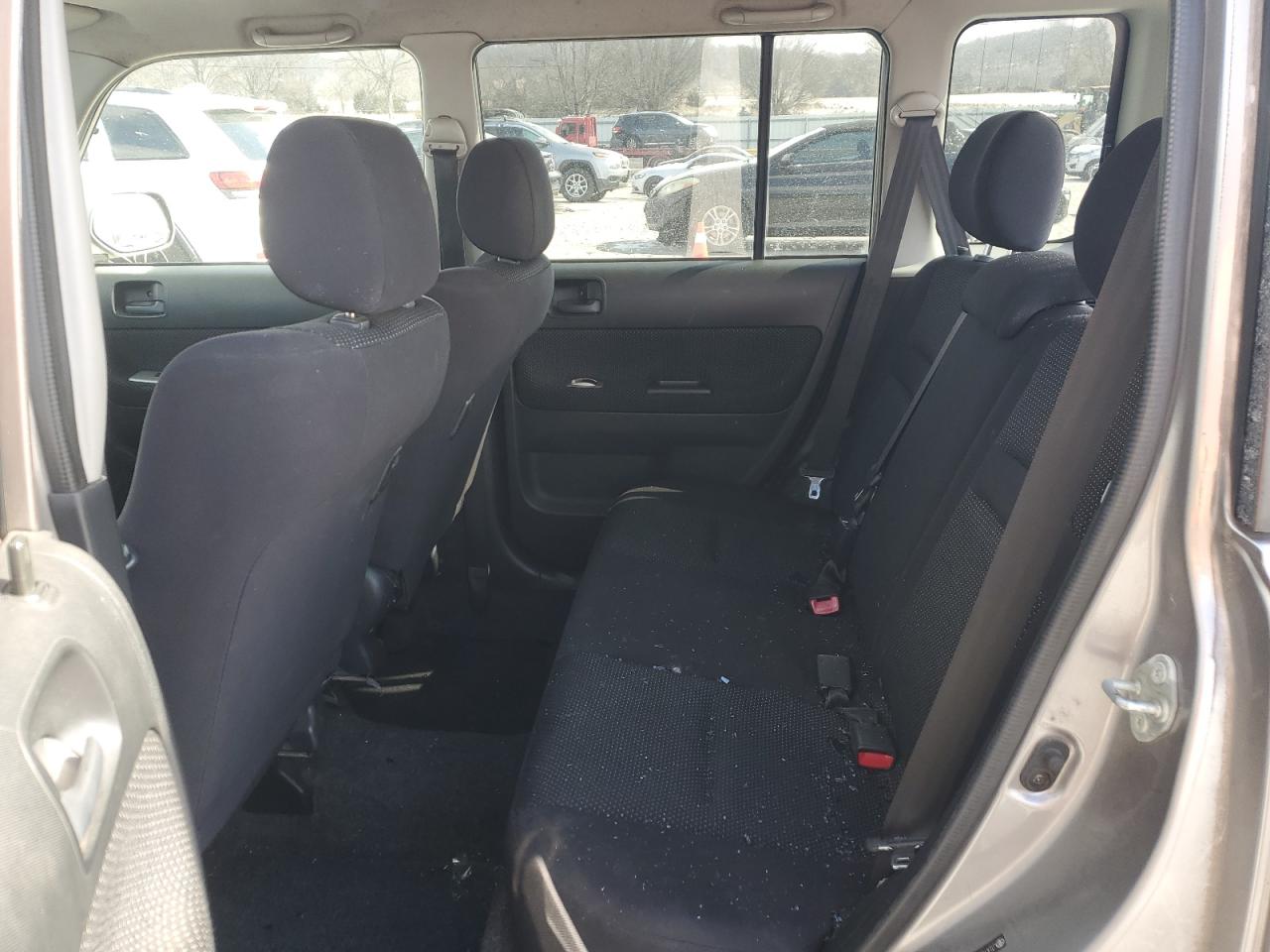 2005 Scion xB - Image 11