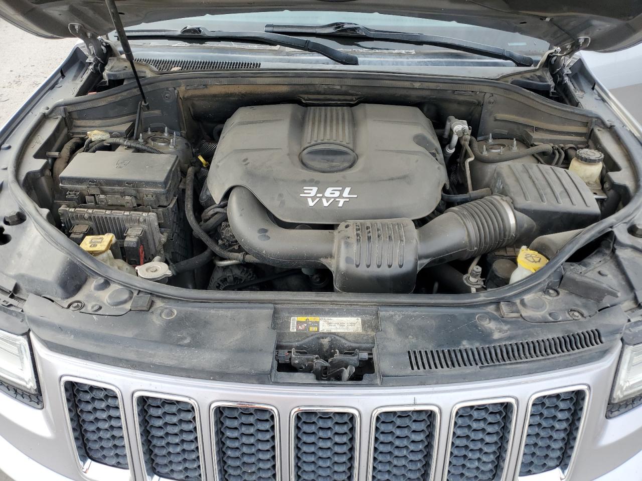 2014 Jeep Grand Cherokee - Image 12