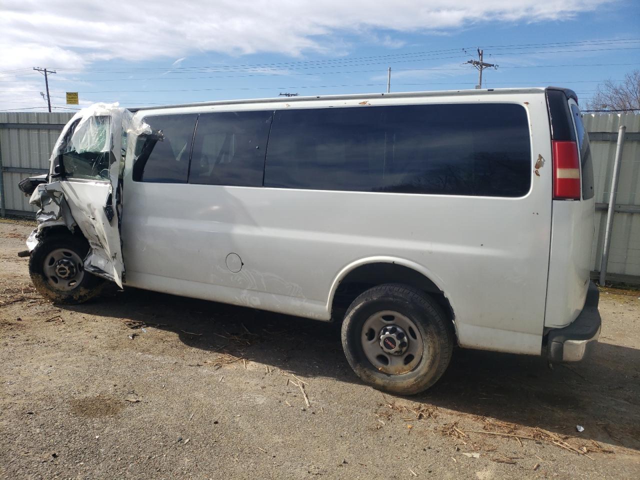 2006 GMC Savana - Image 2