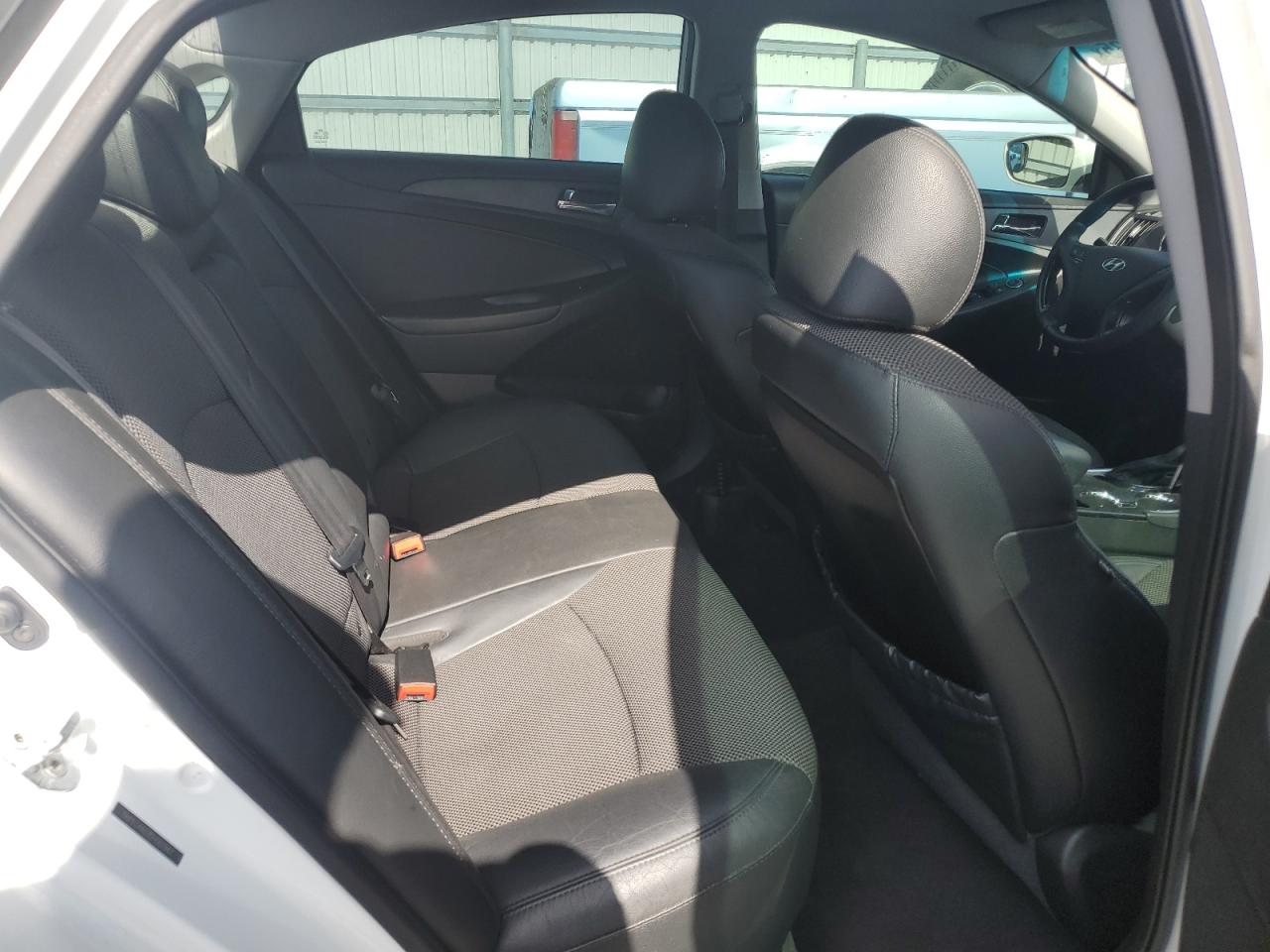 2013 Hyundai Sonata - Image 10